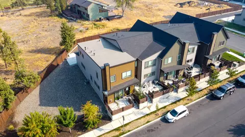 2977 NW Elm Ave, Redmond, OR 97756