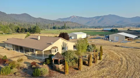 580 Hamilton Rd, Jacksonville, OR 97530