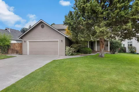 1932 SE Fairwood Dr, Bend, OR 97702