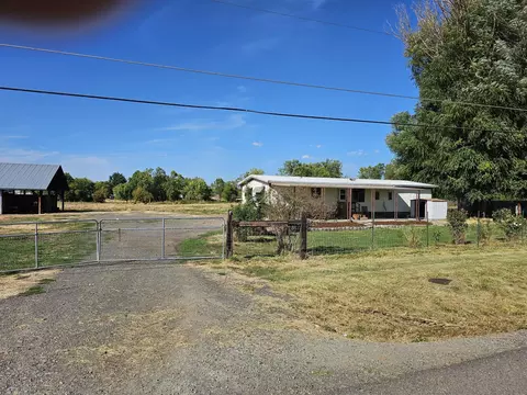 2233 Lotus Ln, Central Point, OR 97502