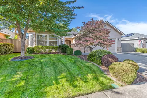 699 White Oak Ave, Central Point, OR 97502