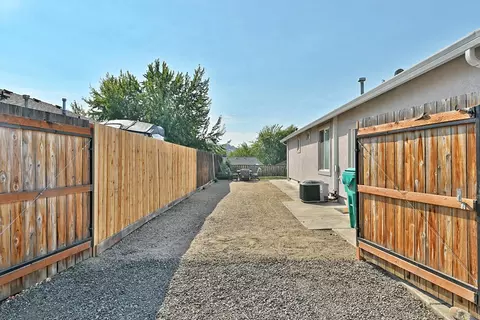 432 Westminster Dr, Eagle Point, OR 97524 photo 2
