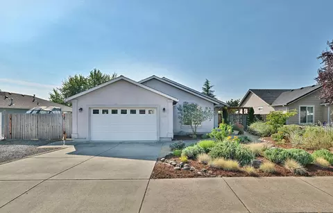 432 Westminster Dr, Eagle Point, OR 97524
