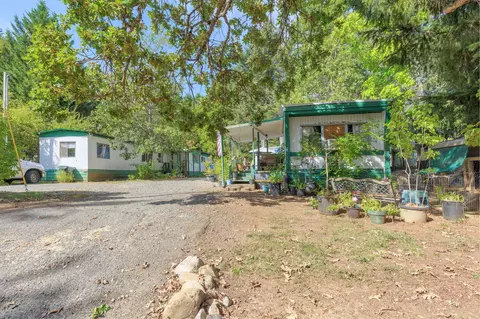 138 S Kerby Ave, Cave Junction, OR 97523