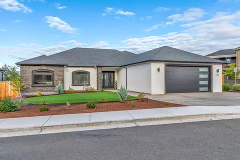 524 W La Strada Cir, Medford, OR 97504