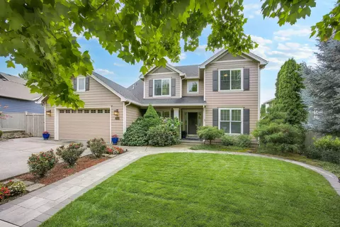 3840 Crystal Springs Dr, Medford, OR 97504