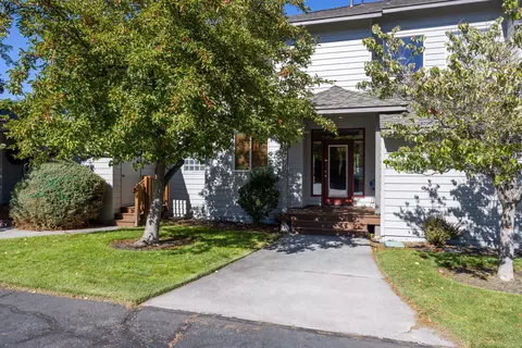 1012 Golden Pheasant Dr, Redmond, OR 97756