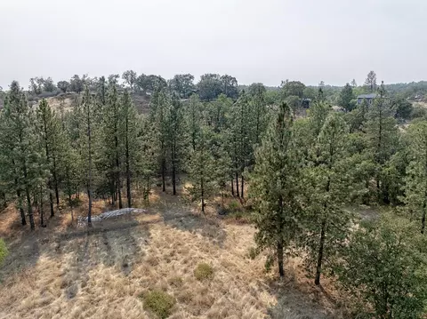 View/Area - 750 Ayres Rd, Eagle Point, OR 97524 photo 6 of 7