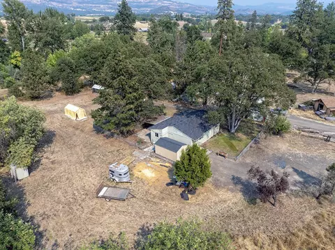 View/Area - 750 Ayres Rd, Eagle Point, OR 97524 photo 7 of 7