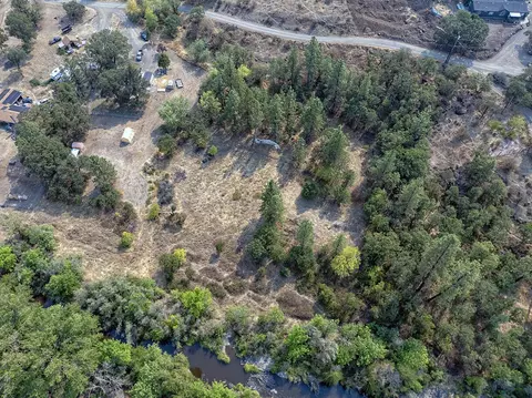 View/Area - 750 Ayres Rd, Eagle Point, OR 97524 photo 5 of 7
