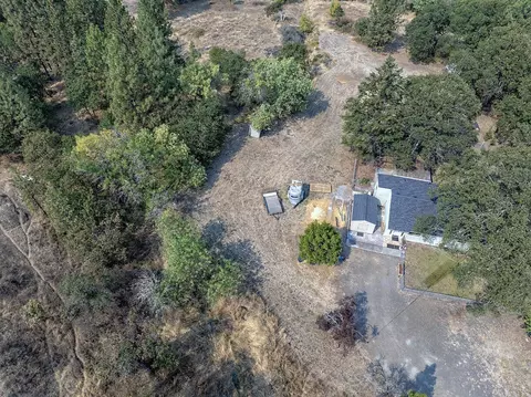 Exterior - 750 Ayres Rd, Eagle Point, OR 97524 photo 10 of 11