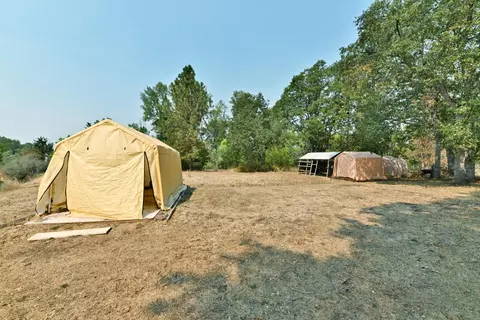 Exterior - 750 Ayres Rd, Eagle Point, OR 97524 photo 6 of 11