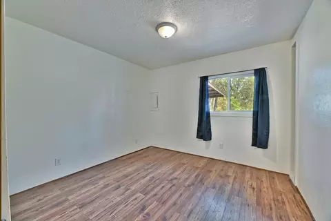 Bedroom - 750 Ayres Rd, Eagle Point, OR 97524 photo 2 of 2