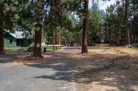 61494 SW Blakely Rd, Bend, OR 97702 photo 2