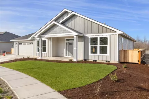 1757 River Run St, Central Point, OR 97502
