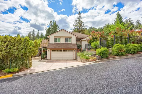 582 Ashland St, Ashland, OR 97520