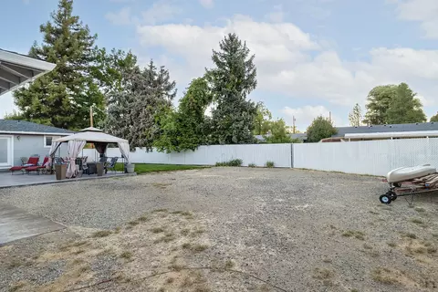 Exterior - 775 S 4th St, Central Point, OR 97502 photo 12 of 17