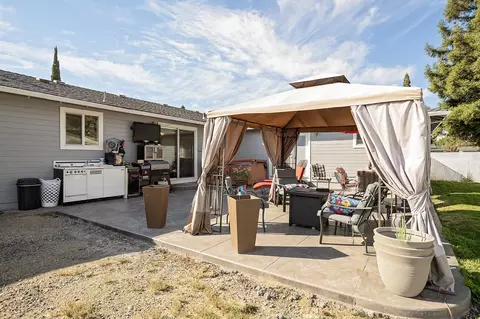 Exterior - 775 S 4th St, Central Point, OR 97502 photo 5 of 17