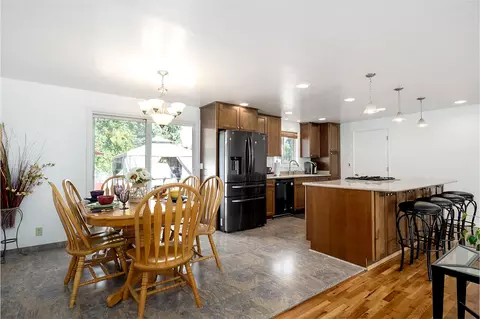 Kitchen - 775 S 4th St, Central Point, OR 97502 photo 1 of 5