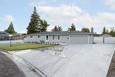 Exterior - 775 S 4th St, Central Point, OR 97502 photo 2 of 17