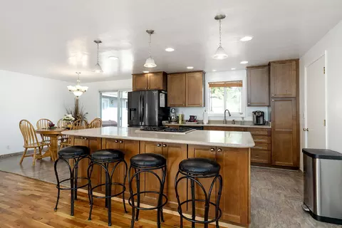 Kitchen - 775 S 4th St, Central Point, OR 97502 photo 3 of 5