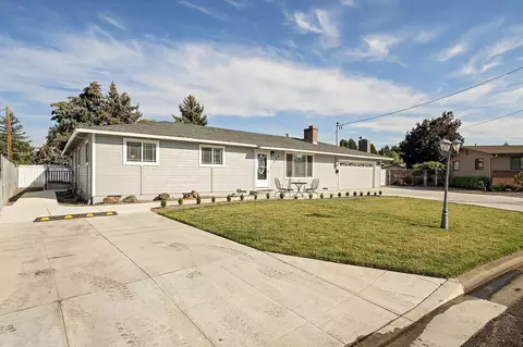 Exterior - 775 S 4th St, Central Point, OR 97502 photo 15 of 17