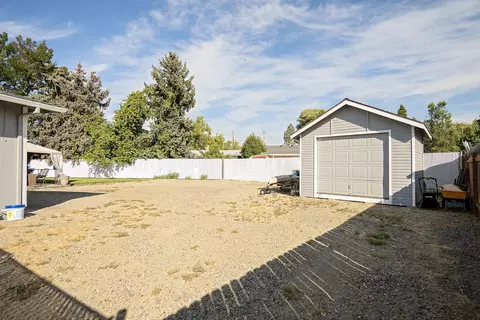 Exterior - 775 S 4th St, Central Point, OR 97502 photo 10 of 17