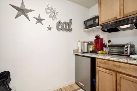 Kitchen - 775 S 4th St, Central Point, OR 97502 photo 4 of 5