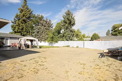 Exterior - 775 S 4th St, Central Point, OR 97502 photo 11 of 17