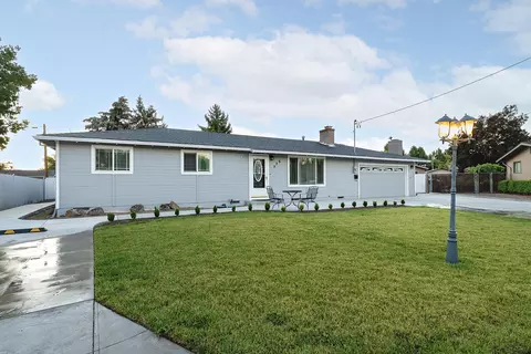 775 S 4th St, Central Point, OR 97502