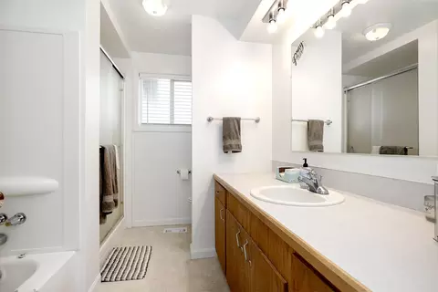 Bath - 775 S 4th St, Central Point, OR 97502 photo 1 of 1