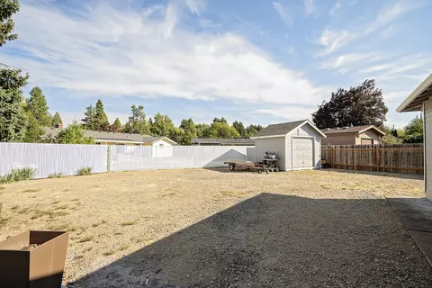 Exterior - 775 S 4th St, Central Point, OR 97502 photo 13 of 17