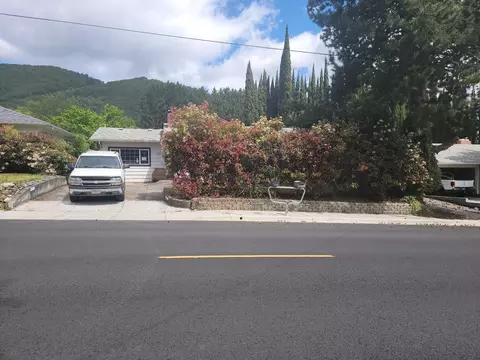 1171 NE 10th St, Grants Pass, OR 97526