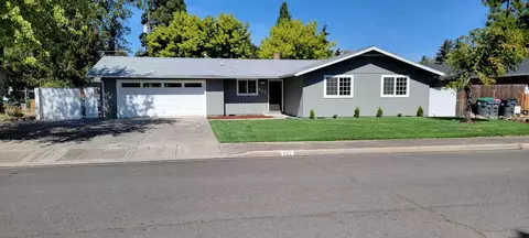 622 Pearwood Dr, Medford, OR 97501