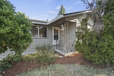 600 Elm Way, Eagle Point, OR 97524 photo 3