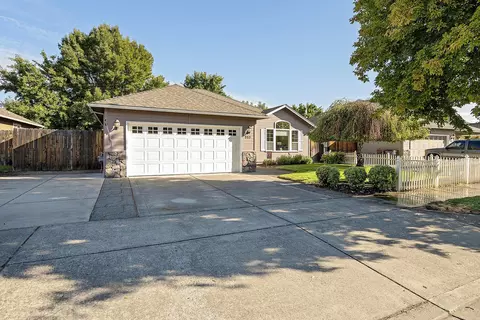 968 Willowdale Ave, Medford, OR 97501