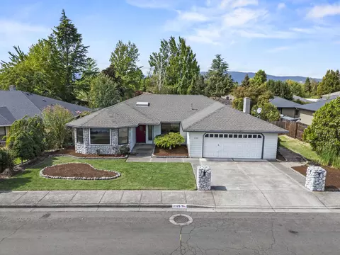 2325 Asher Dr, Medford, OR 97504
