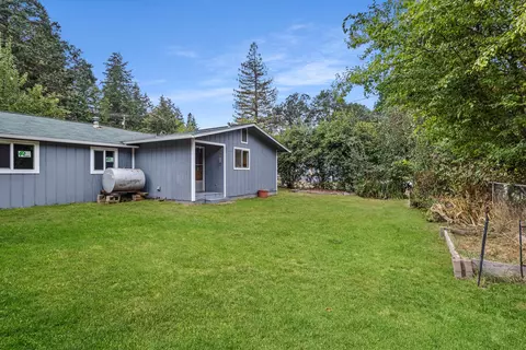 238 Major Dr, Glendale, OR 97442