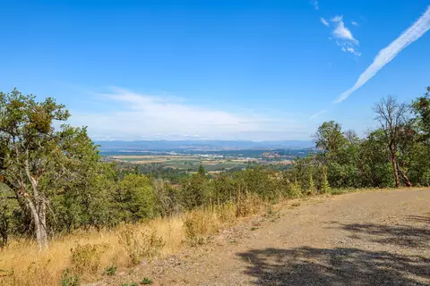 1048 Coleman Hills Dr #1, Medford, OR 97501