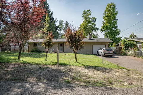 950 Laurel Ave, Butte Falls, OR 97522