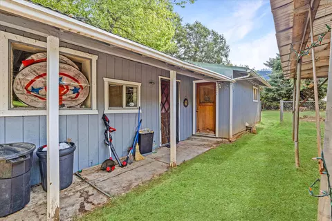 206 Major Dr, Glendale, OR 97442