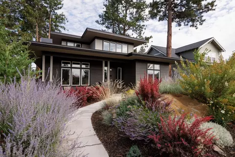 152 Lundgren Mill Dr, Sisters, OR 97759