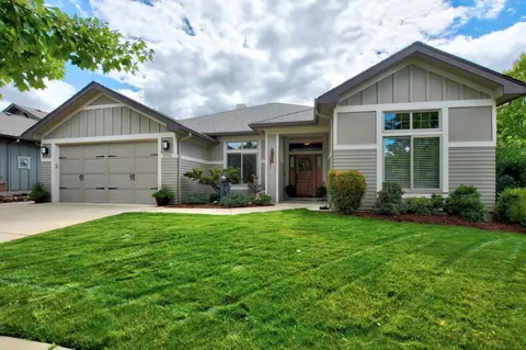 3756 Calle Vista Dr, Medford, OR 97504