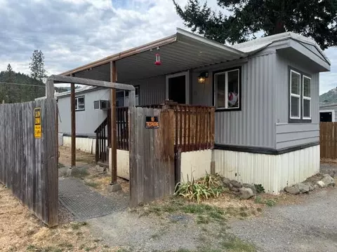 7001 Rogue River Hwy #33, Grants Pass, OR 97527