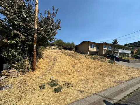 1227 Front St, Klamath Falls, OR 97601