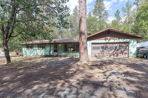454 Jaynes Dr, Grants Pass, OR 97527