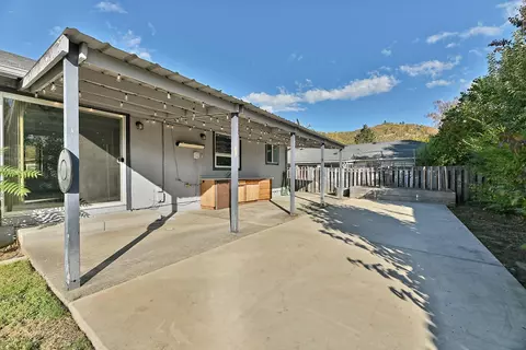 1221 Adele Dr, Grants Pass, OR 97526 photo 18