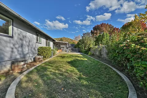 1221 Adele Dr, Grants Pass, OR 97526 photo 24