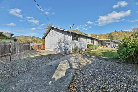 1221 Adele Dr, Grants Pass, OR 97526 photo 21