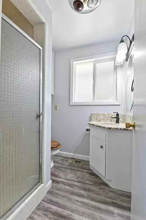 1221 Adele Dr, Grants Pass, OR 97526 photo 13